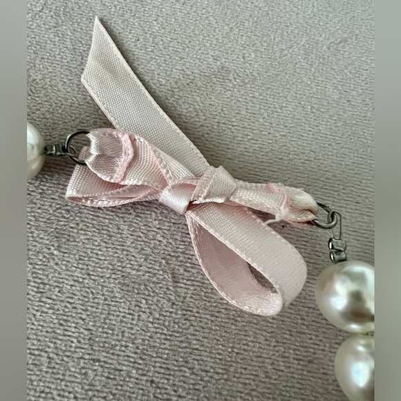 Fashion necklace pearl finish with ribbon tie. - Picture 3 of 3